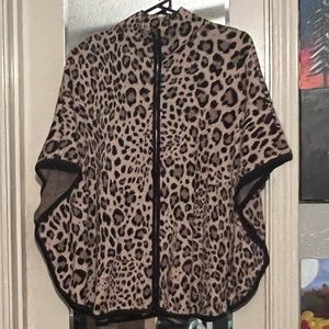 Jones New York Leopard Print Zip Up Poncho Cape